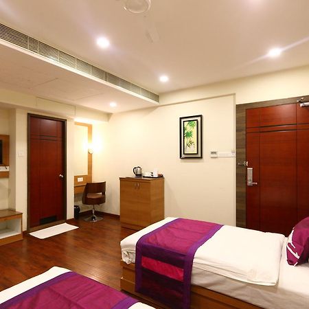 Fabhotel Prime Adore Residency Madras Buitenkant foto