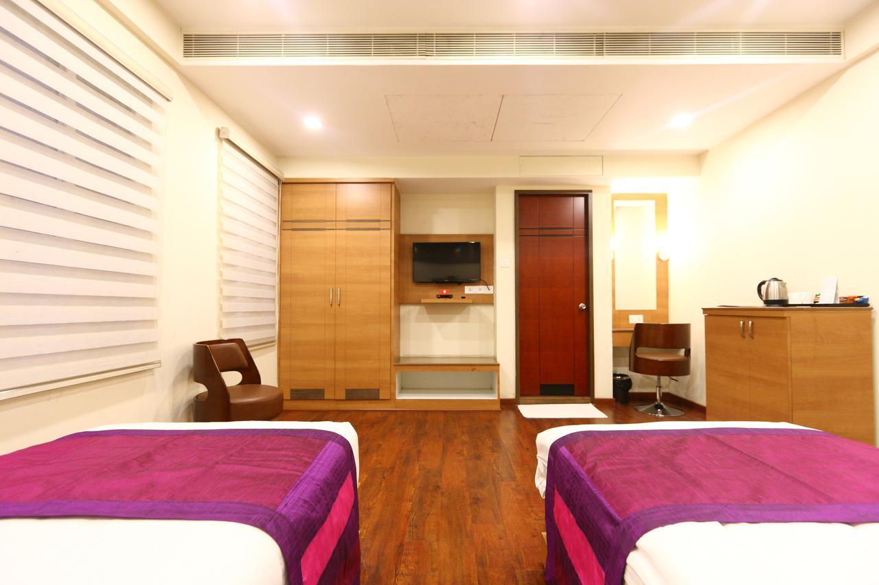 Fabhotel Prime Adore Residency Madras Buitenkant foto